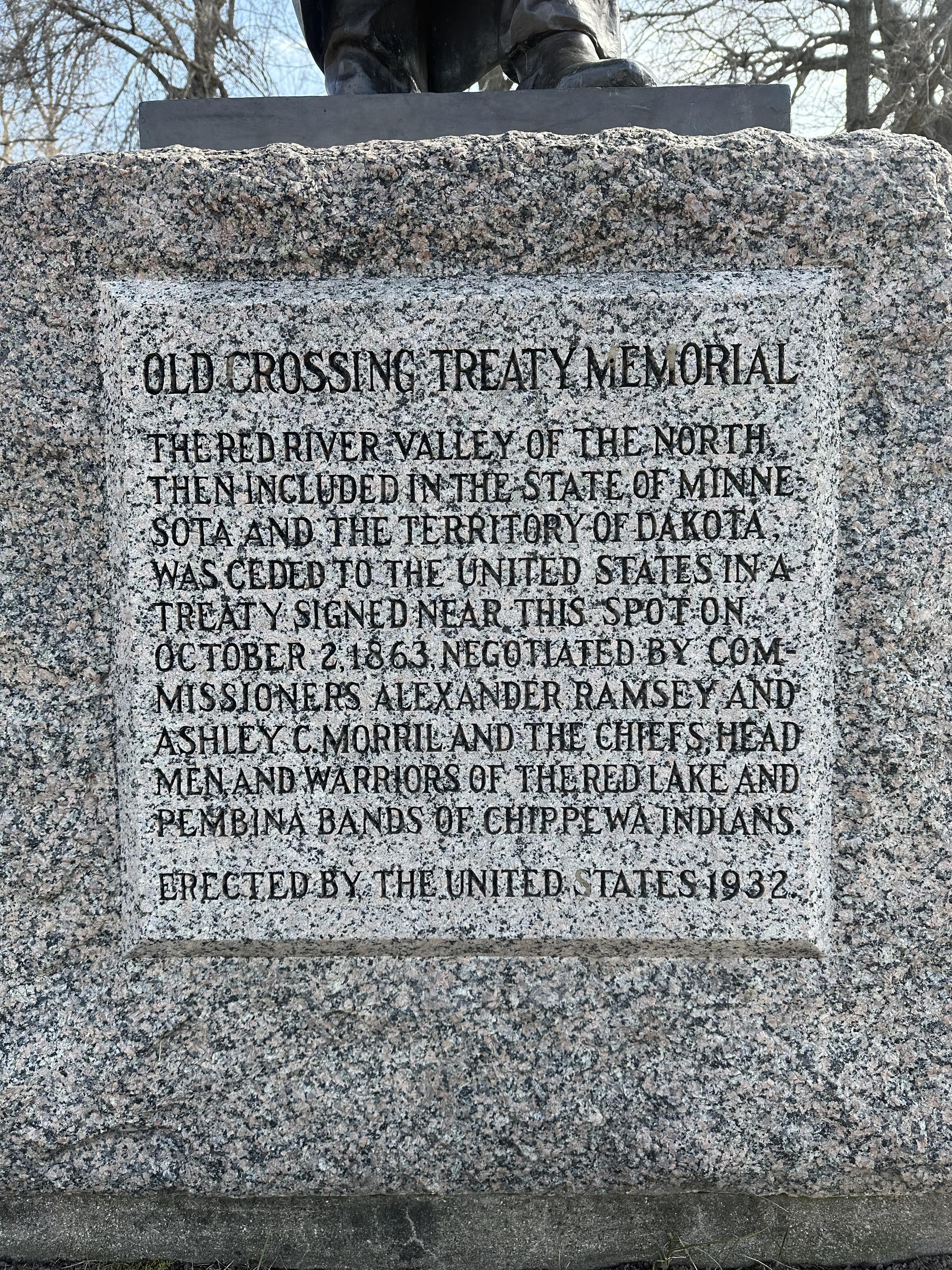 Memorial_statue_plaque_2
